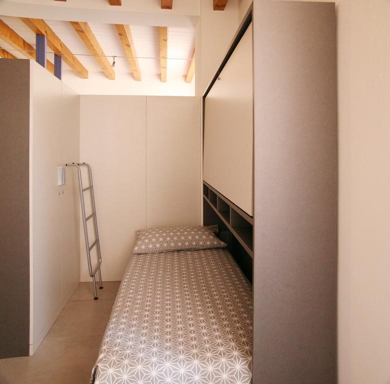 Ostello Locanda Degli Acrobati Brescia Cameră foto
